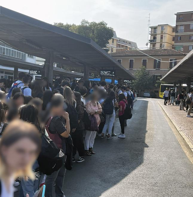Levizzano è dimenticata dalle corriere «Ritardi fino a 30 minuti Gli orari? Scritti a penna...»<br>
