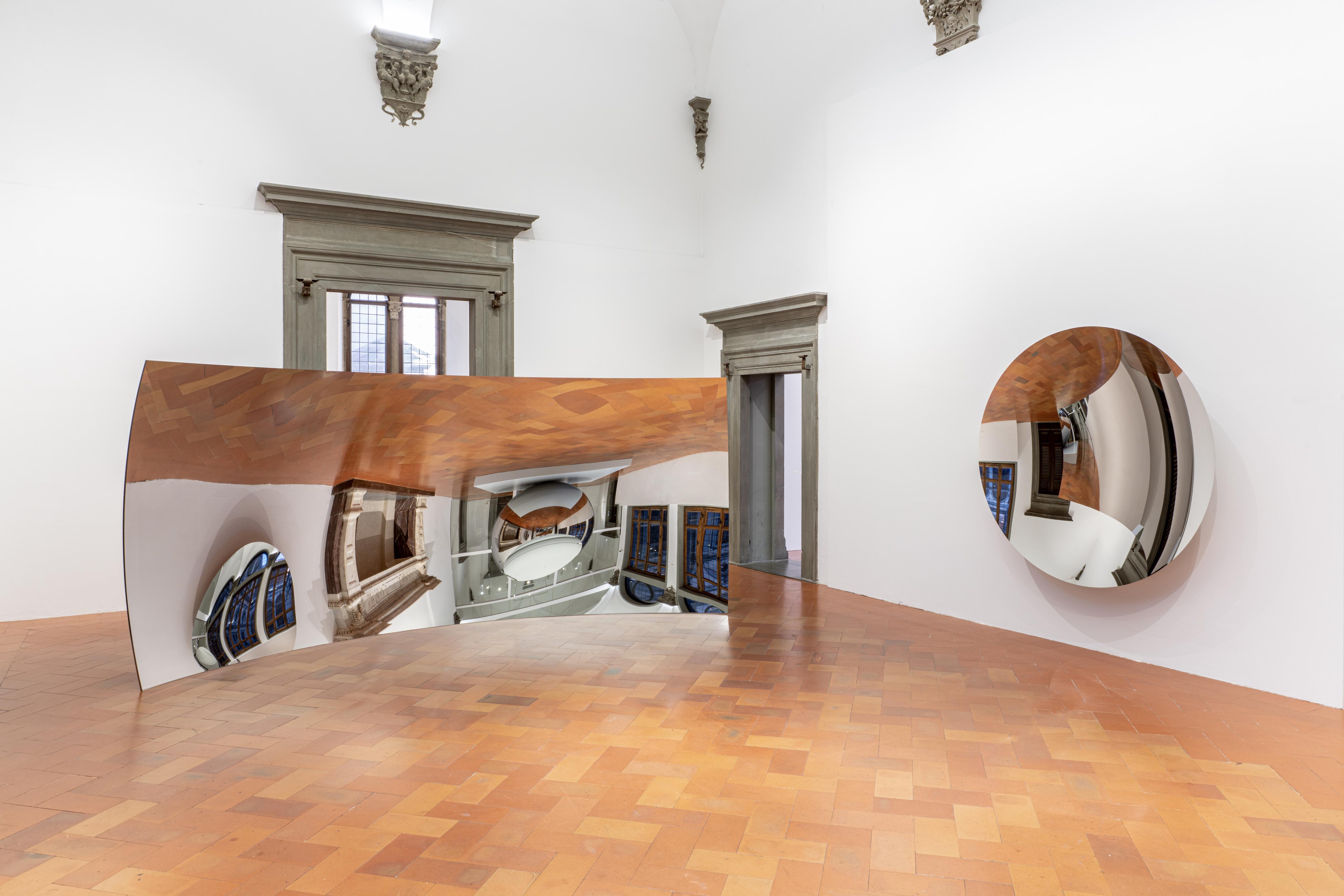 Toccare l’inverosimile, le visioni di Kapoor nella mostra-evento<br>

