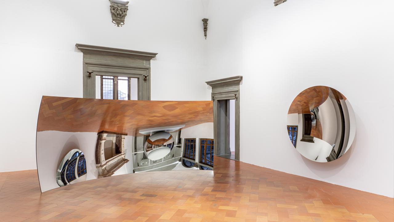 Toccare l’inverosimile, le visioni di Kapoor nella mostra-evento<br>