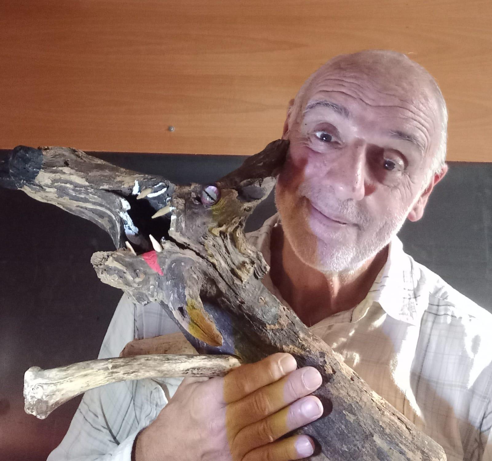 Livorno, da ingegnere del Comune a burattinaio: «Creo i personaggi con materiale di scarto»<br>
