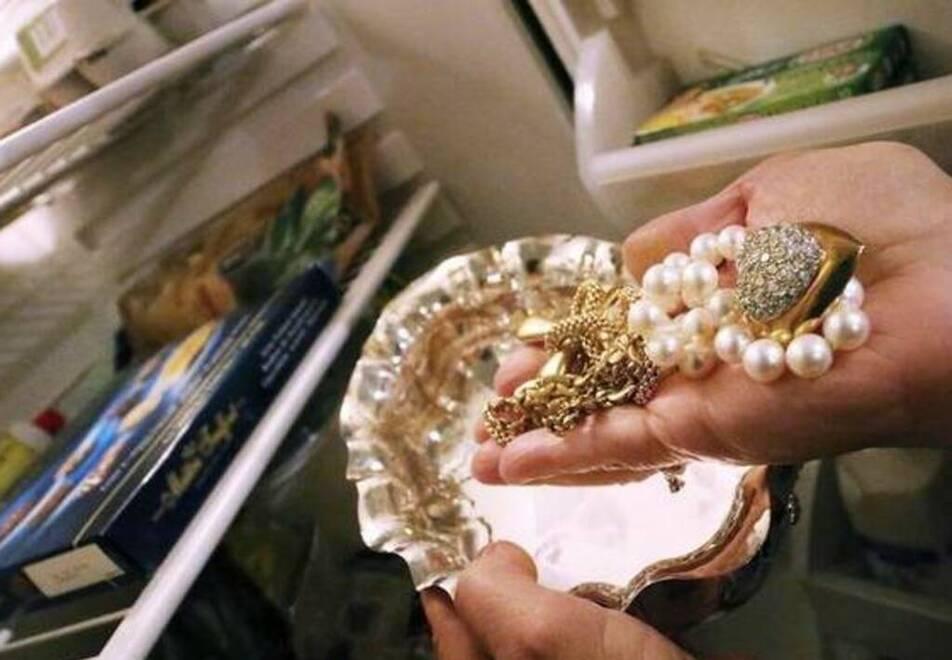 Pisa, spariscono gioielli e orologi con la truffa del figlio arrestato