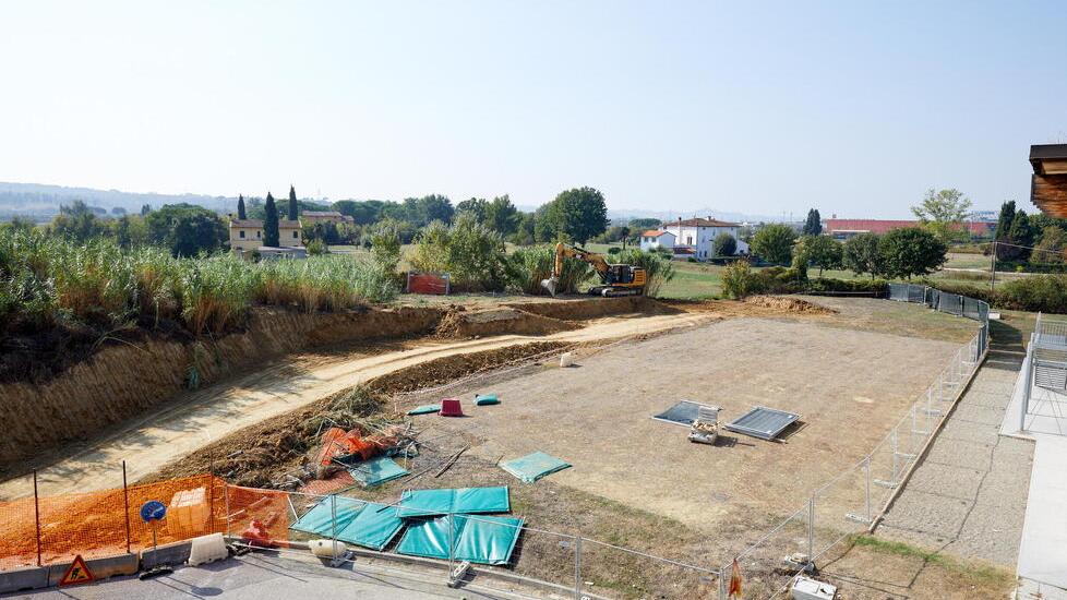 I lavori al polo scolastico di via Raffaello Sanzio (foto Autovino)