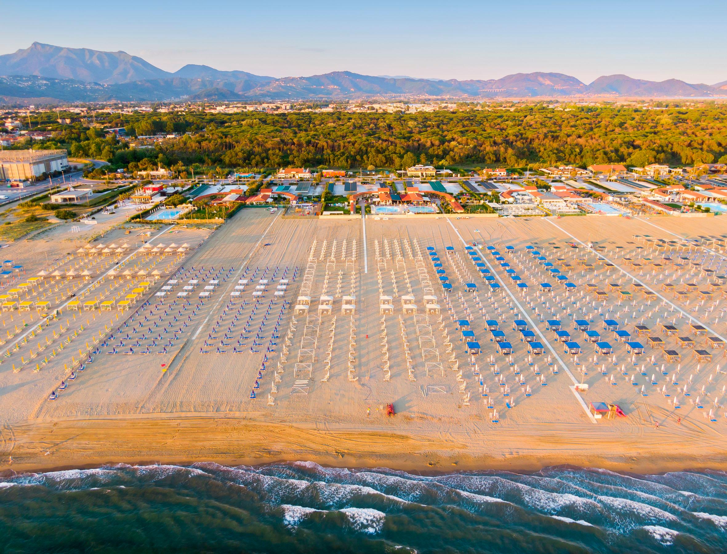 Spiagge all’asta, in Versilia ora i balneari sperano di evitarle: «Trattiamo con l’Europa»