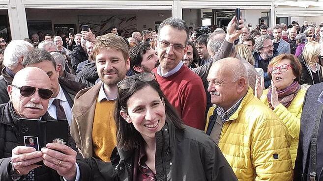 Pd, a Pisa la spaccatura è conclamata: il segretario Sabatino la spunta sul finale