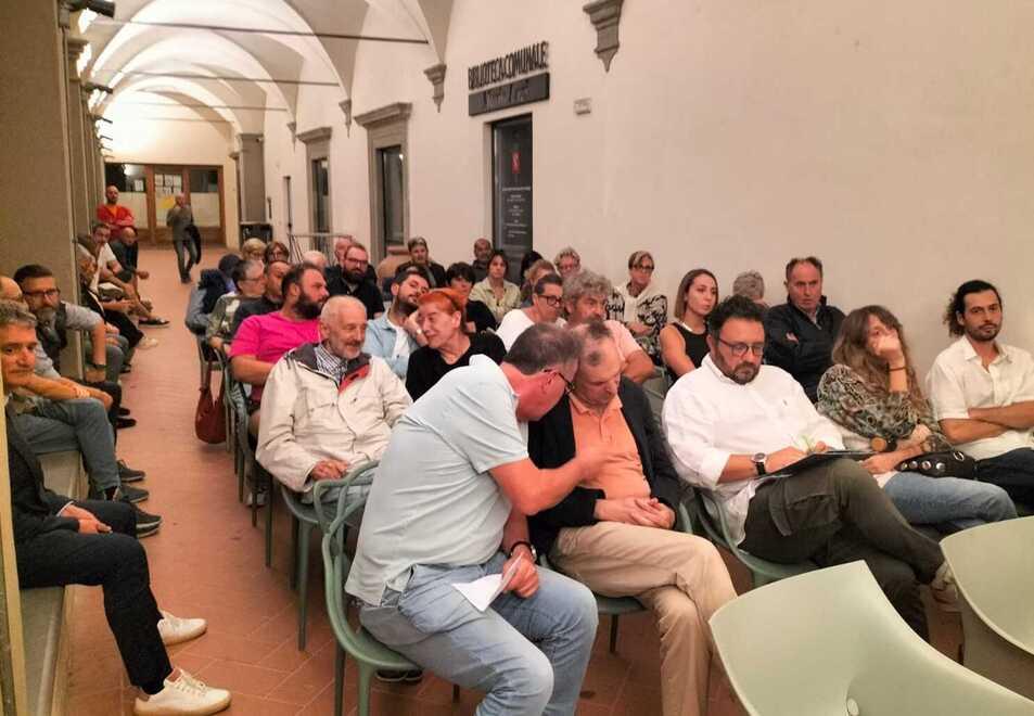 Nella foto i residenti all’incontro sulla Ztl