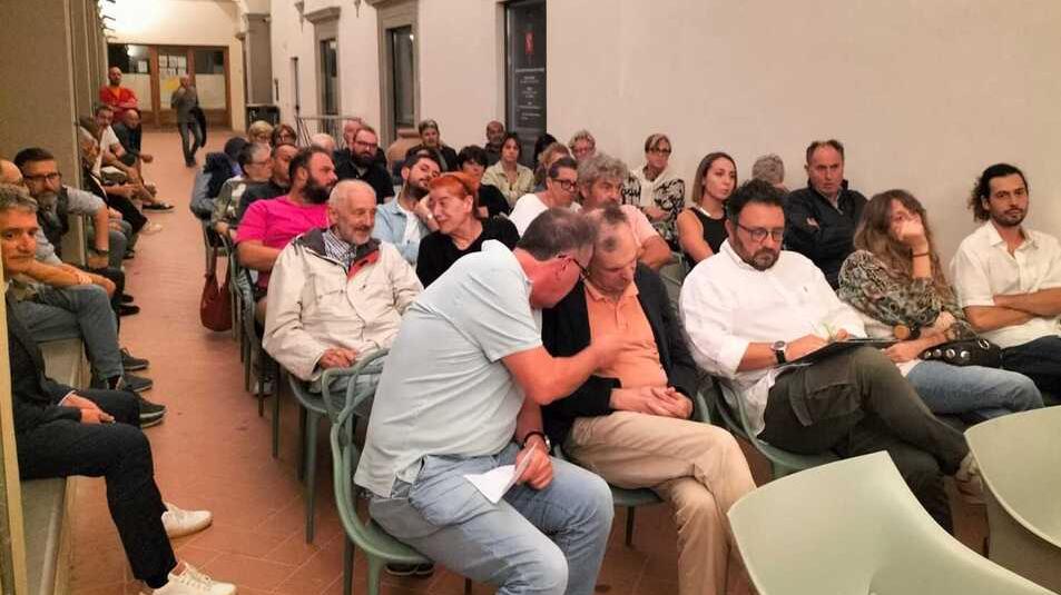 Nella foto i residenti all’incontro sulla Ztl