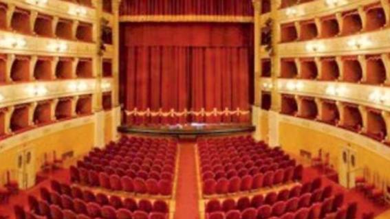 Una veduta interna del teatro Manzoni, gestito dalla Atp