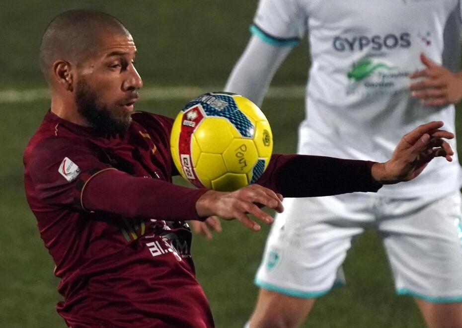Il capitano Marcos Espeche in azione con la maglia granata: domani potrebbe rientrare da titolare (foto Silvi)