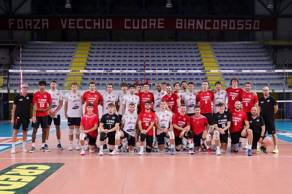 Kemas Lamipel e Ravenna in occasione della partita di allenamento congiunto disputata sul parquet di Santa Croce