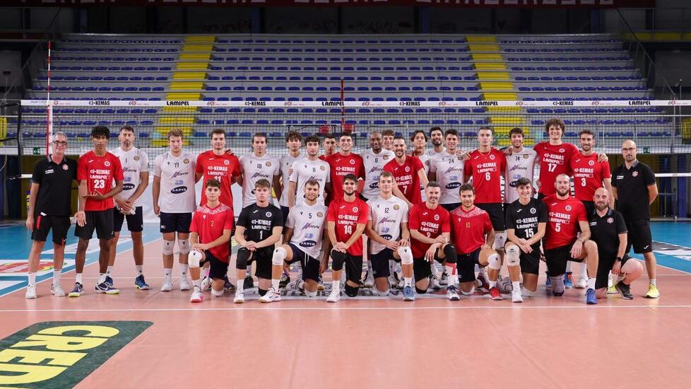 Kemas Lamipel e Ravenna in occasione della partita di allenamento congiunto disputata sul parquet di Santa Croce