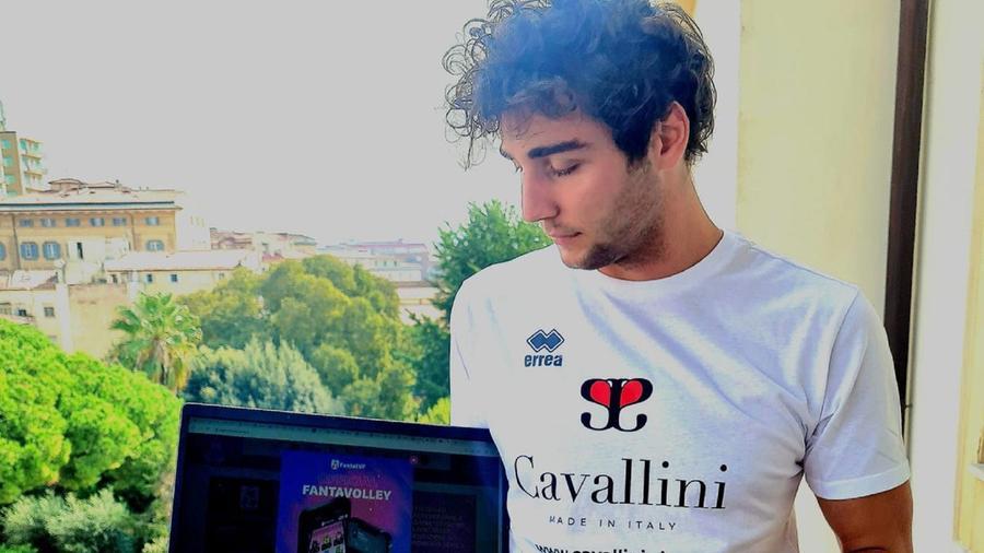 Emanuele Morelli con la home-page della sua Lega Toscana di Fantavolley