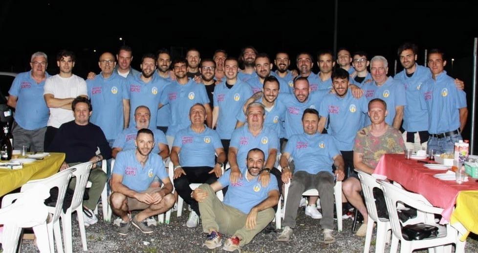 La rosa e lo staff della Polisportiva Via Nova
