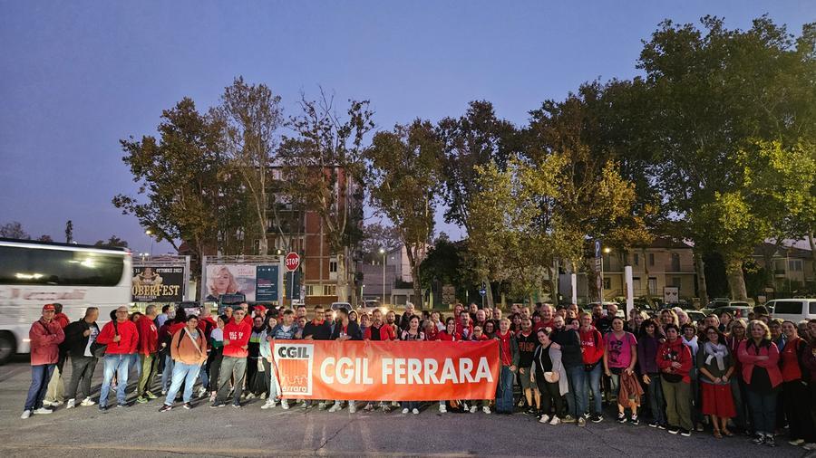 Centinaia di ferraresi a Roma per la manifestazione Cgil