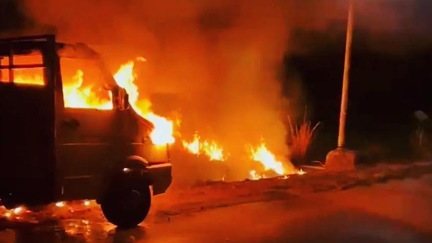 L’incendio nella notte tra il 18 e il 19 settembre davanti al campo nomadi di San Giorgio a Colonica