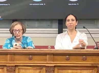 A destra Anna Mahjar Barducci in questi giorni a Messina per un convegno