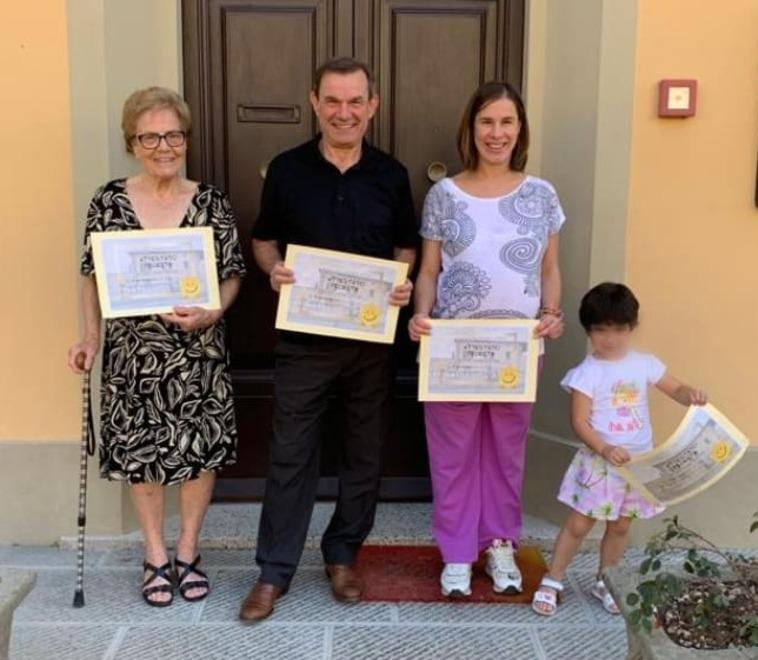I quattro componenti della famiglia di Perignano premiati dalla scuola