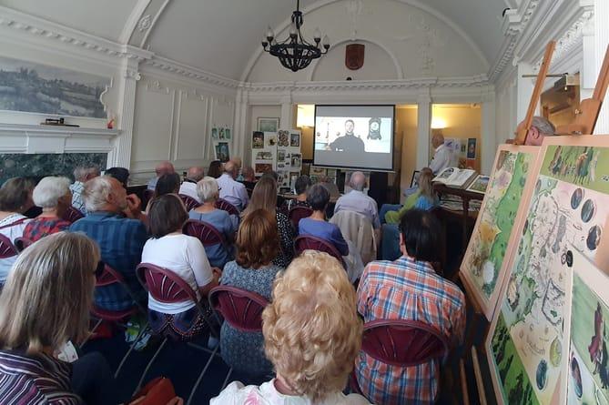 Grande successo a Farnham per la collezione del pratese Ceccatelli