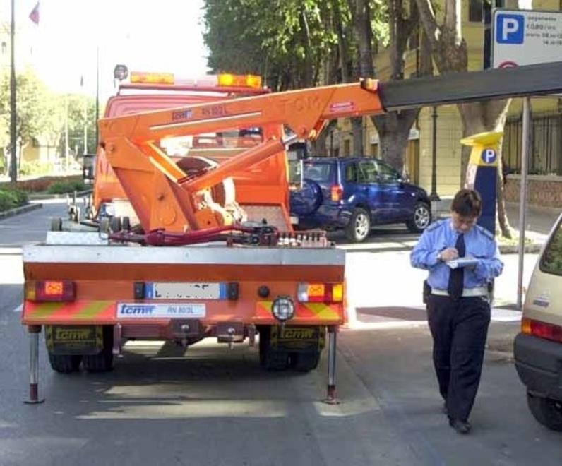 Maxi rimozione auto durante la partita tra Modena e Palermo: 88 “furbetti” in zona stadio<br>
