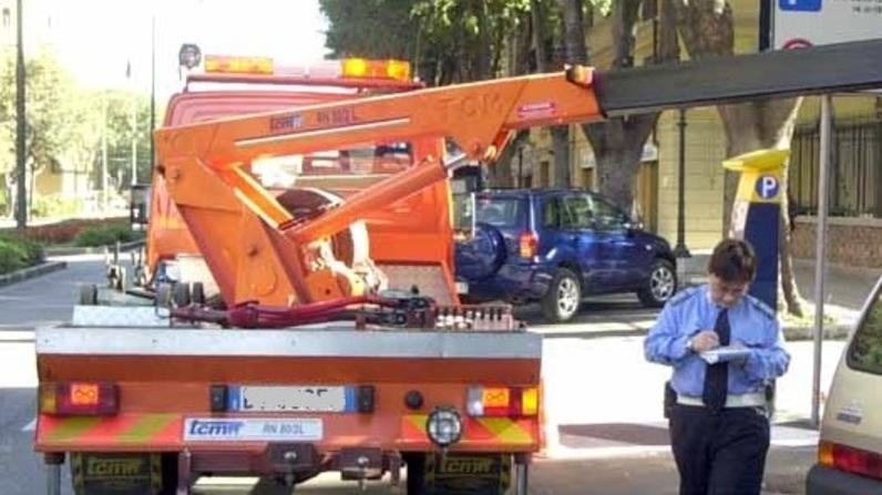 Maxi rimozione auto durante la partita tra Modena e Palermo: 88 “furbetti” in zona stadio<br>