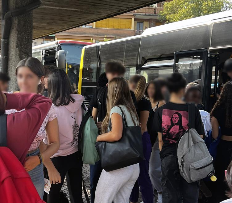 La denuncia di una mamma di Formigine: «Autobus, un calvario. Costretta a cambiare orario di lavoro per portare mia figlia a scuola»<br>
