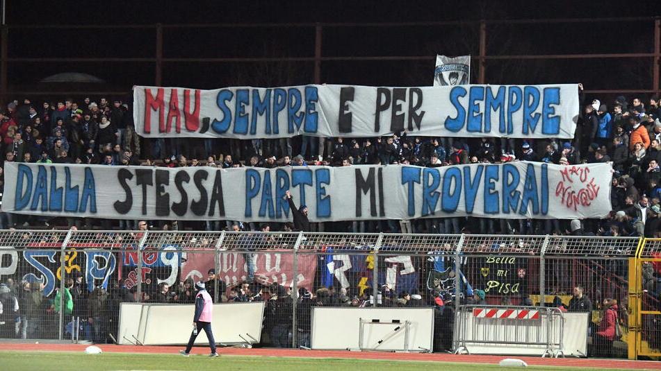 Il ricordo di Mau portato dai tifosi nerazzuri