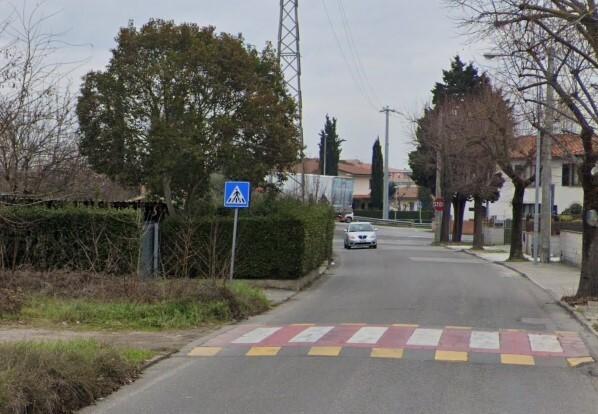 Calcinaia, bimbo scrive al sindaco: «La pista ciclopedonale non è sicura»