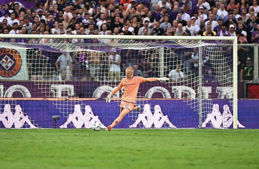 
	Oliver Christensen &egrave; ai box per una lesione al retto femorale

