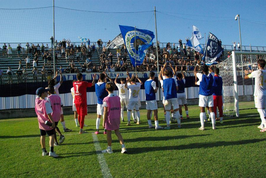 
	I giocatori del Prato la settimana scorsa hanno festeggiato la prima vittoria (Foto Zacchei)

