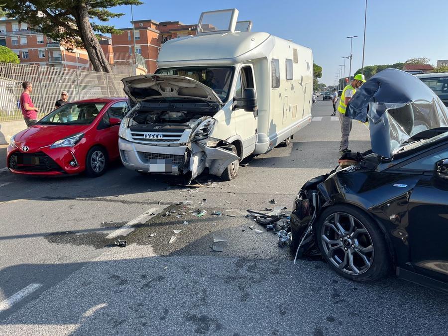 
	L'incidente in via dei Pensieri (foto Franco Silvi)

