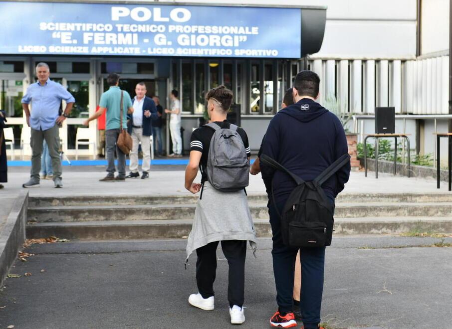Lucca, mega classe pollaio al Fermi: c’è una terza con 34 studenti