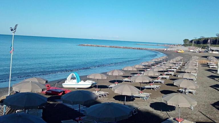Cecina, i balneari ancora non festeggiano: «Della politica non ci fidiamo più»
