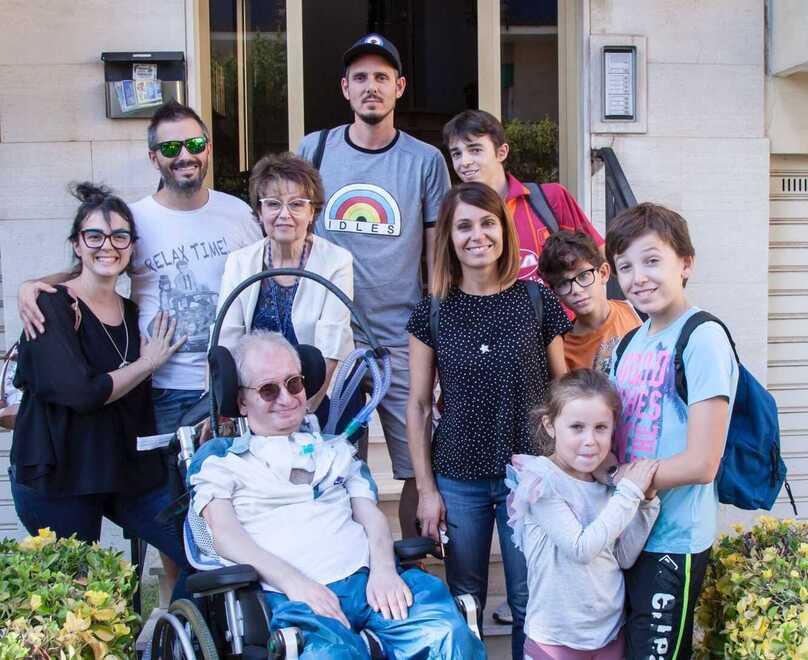 Livorno, Matteo da 25 anni resiste alla Sla. La moglie: «Gli davano sei mesi di sopravvivenza»
