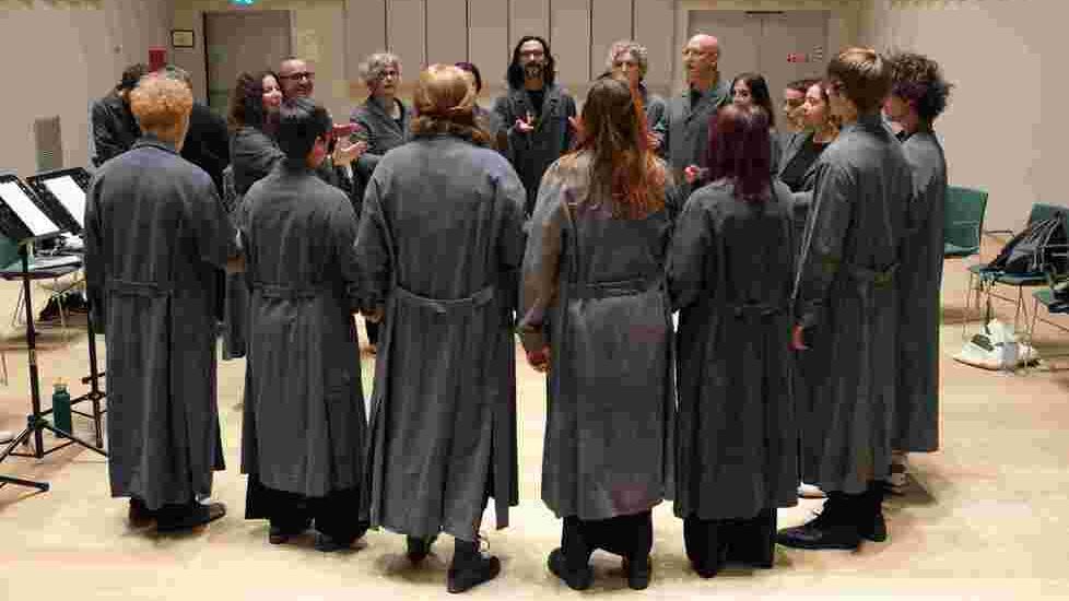 VajontS 23, teatro civile e corale per una memoria che si ripete