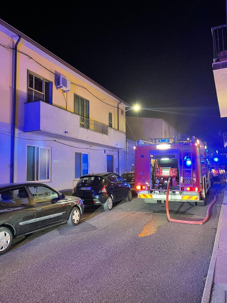 Macomer, fiamme in un’abitazione: donna ustionata