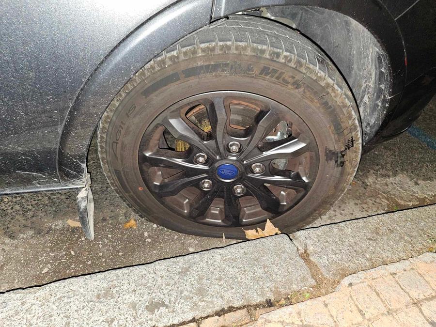 Topi d’auto e vandali in azione nella notte in pieno centro a Nuoro