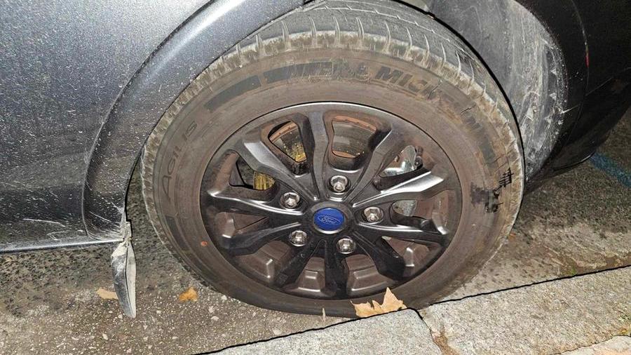 Topi d’auto e vandali in azione nella notte in pieno centro a Nuoro