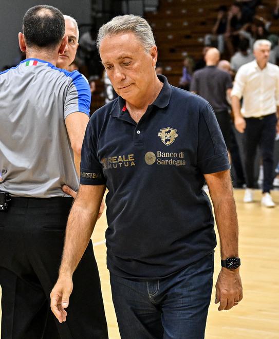 Dinamo, Bucchi: «Stiamo inserendo un giocatore alla settimana»