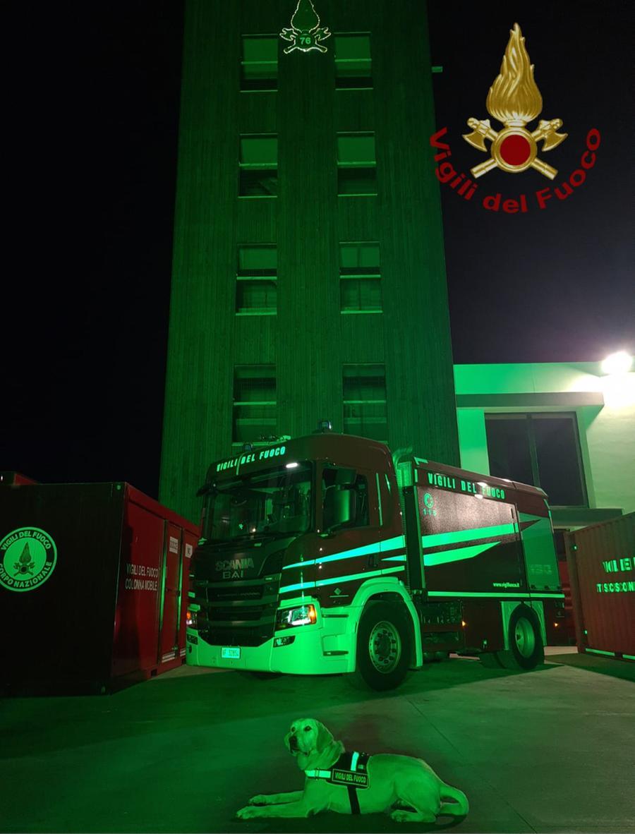 Bambini con la sindrome Pans e Pandas: anche i vigili del fuoco di Sassari illuminano il Comando di verde