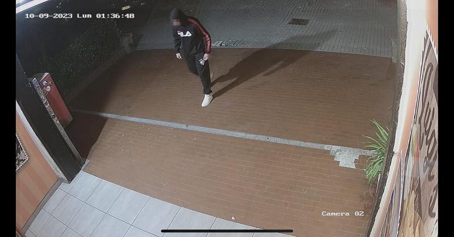 Pisa, per la quarta volta spaccano il vetro del ristorante. Il titolare lancia un messaggio ai ladri