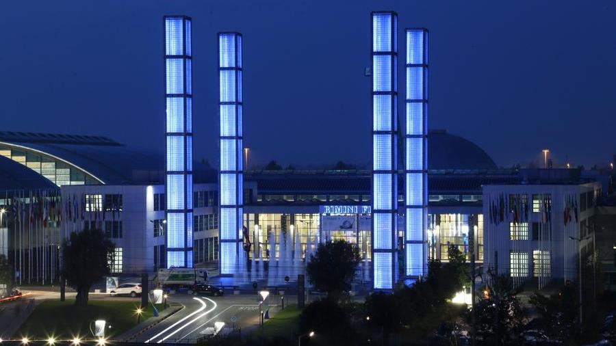 Trekking, mini crociere sull’Arno e voli in mongolfiera: il catalogo