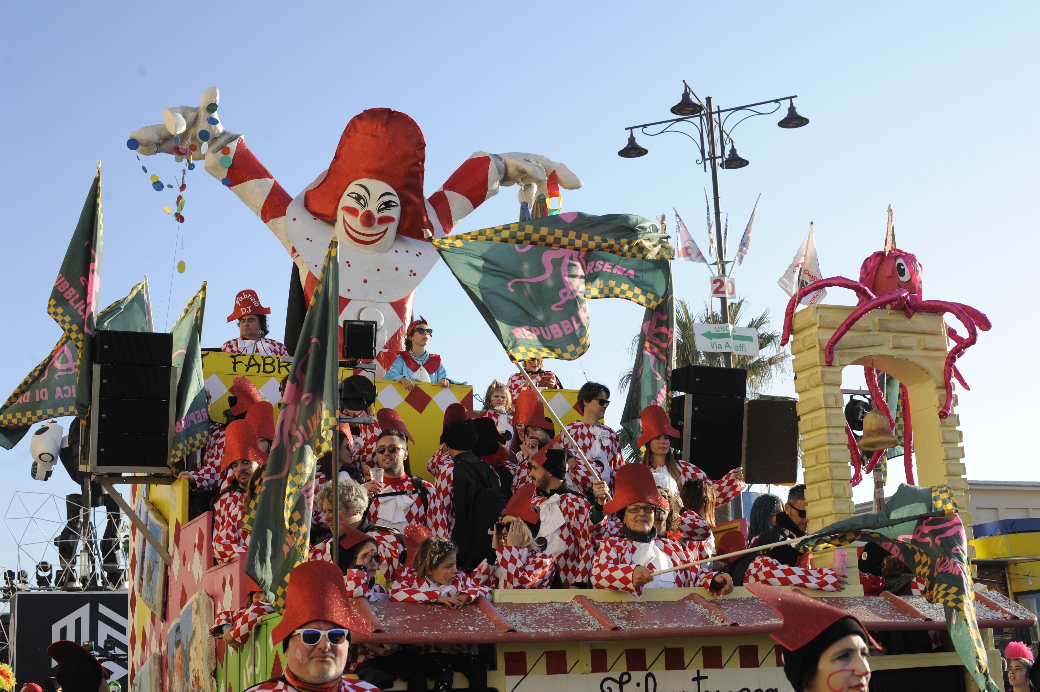 Carnevale di Viareggio, bocciato il Rione Marco Polo: restano le carrette degli anni scorsi