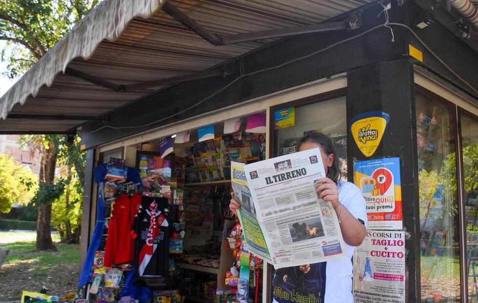 Grosseto, le edicole presìdi della comunità. L’idea: «Portare i giornali in classe»