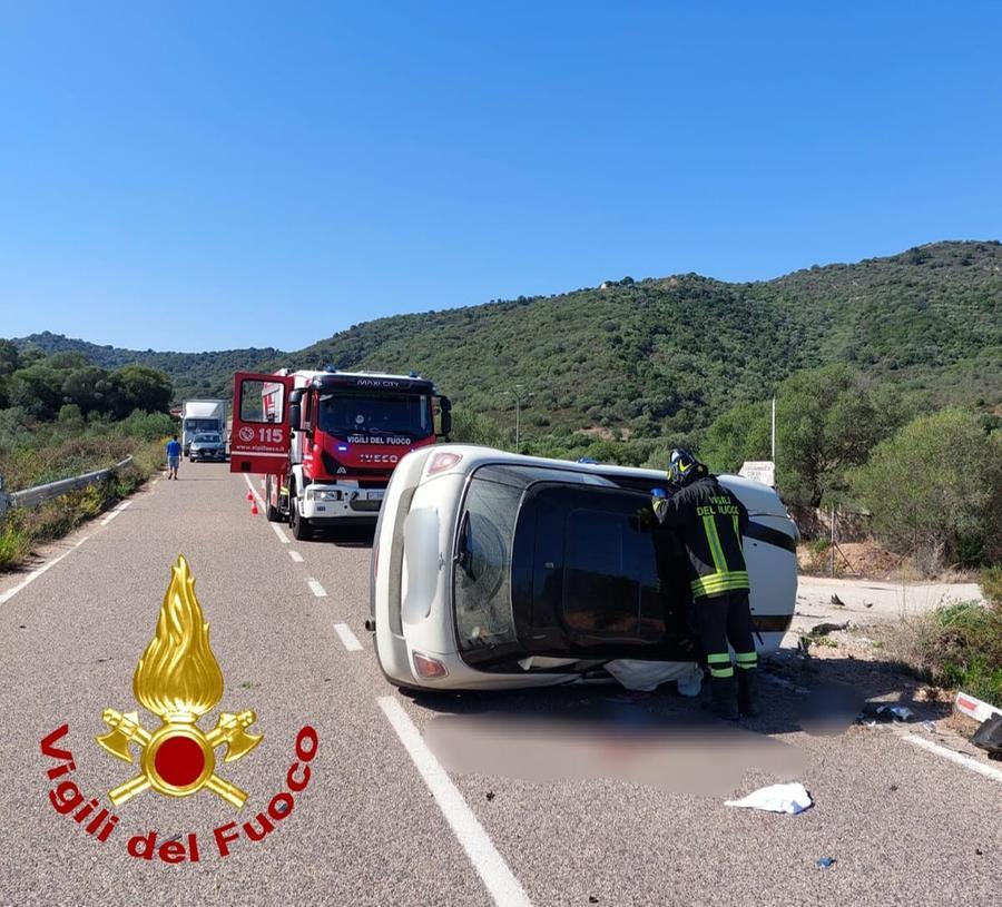 Loiri, auto si ribalta tra Santa Giusta e Vaccileddi: ferita la donna al volante