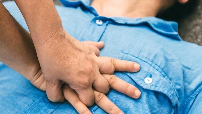 Sassuolo. Va in arresto cardiaco, salvato da un ispettore di polizia locale<br>