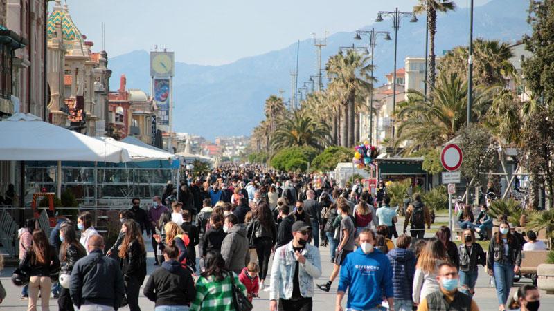 Viareggio, i franchising cercano addetti in vista del Natale. Chi sono i grandi marchi che cercano e come candidarsi