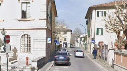 Pontedera, denunciati i due giovani in fuga dopo il folle inseguimento su un’auto rubata