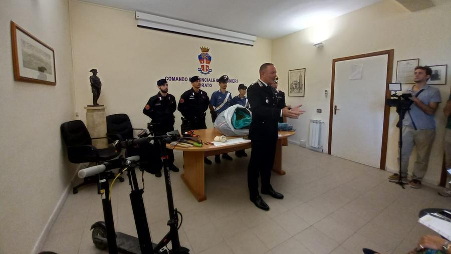 Il tenente colonnello Sergio Turini spiega i dettagli dell'operazione