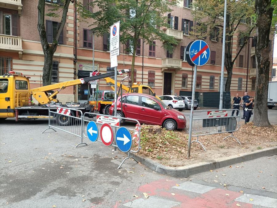 Ferrara. Carro attrezzi in azione in zona Stadio, automobilisti spiazzati dal recupero della Spal