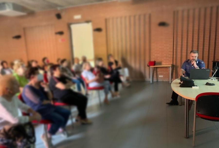 Carabinieri “docenti” all’Università dell’età libera contro le truffe