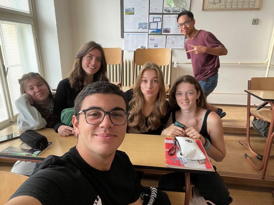 
	Francesco Fanari, in primo piano, &egrave; uno studente che sta trascorrendo il periodo di studio all'estero in Repubblica Ceca

